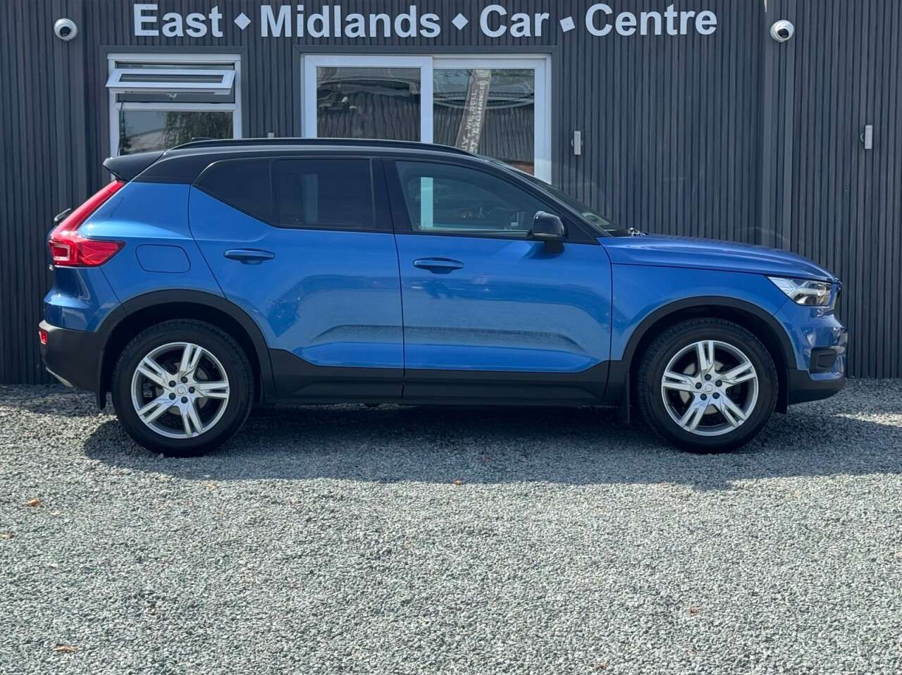 A 2020 VOLVO XC40 1.5 T3 R-Design SUV 5dr Petrol Auto Euro 6 (s/s) (163 ps) A 2020 VOLVO XC40 1.5 T3 R-Design SUV 5dr Petrol Auto Euro 6 (s/s) (163 ps)