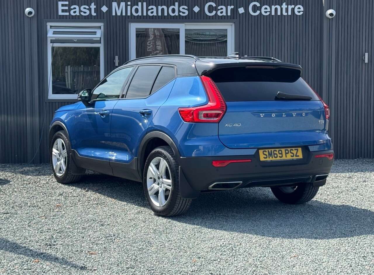 2020 VOLVO XC40 2020 VOLVO XC40