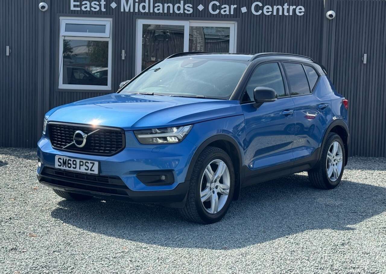 2020 VOLVO XC40 2020 VOLVO XC40