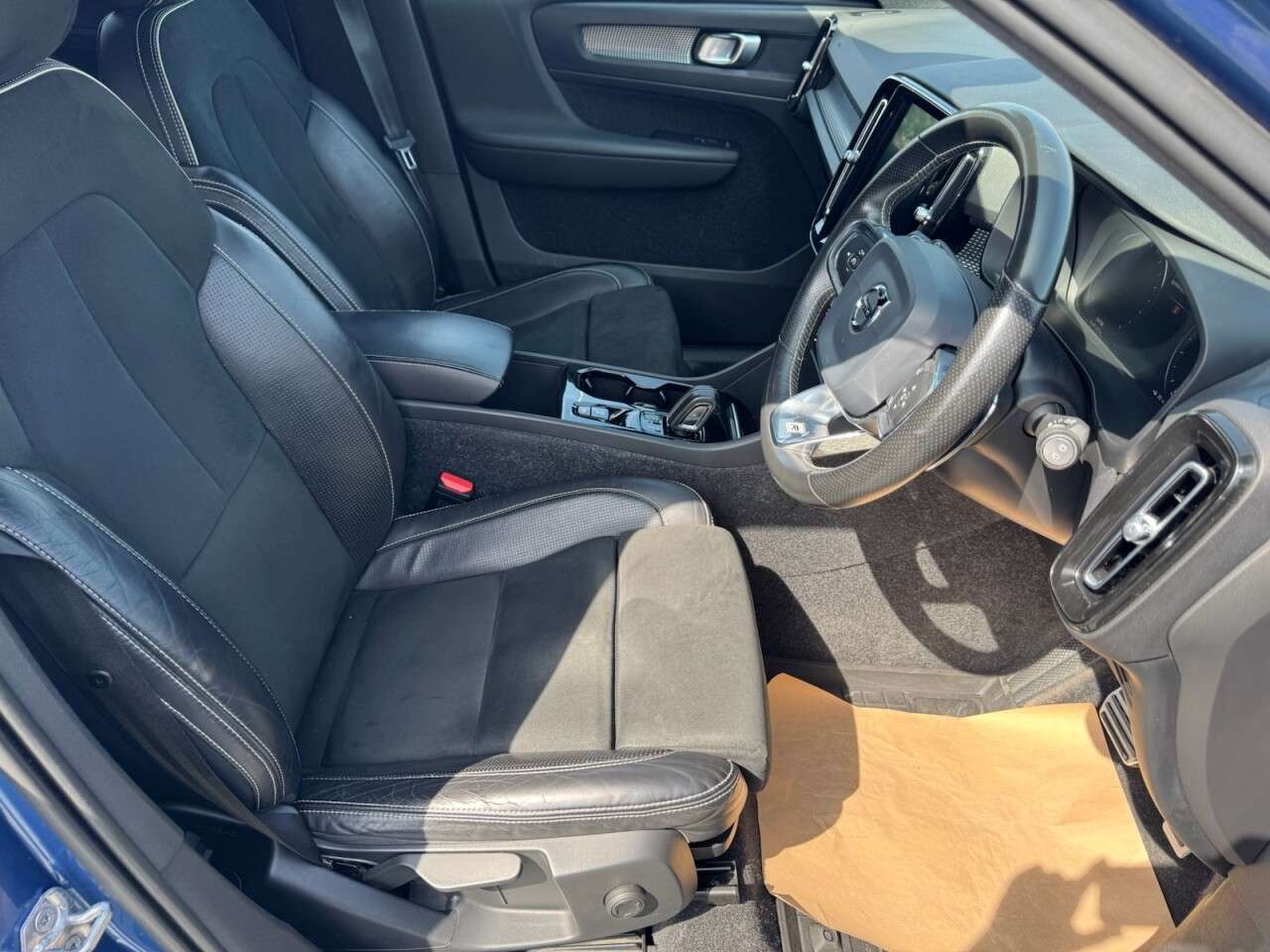 2020 VOLVO XC40 2020 VOLVO XC40