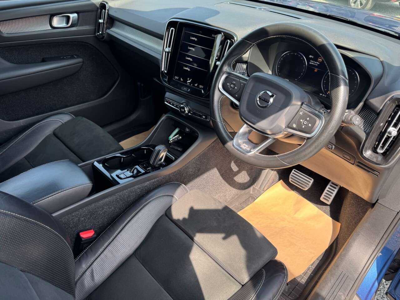 2020 VOLVO XC40 2020 VOLVO XC40