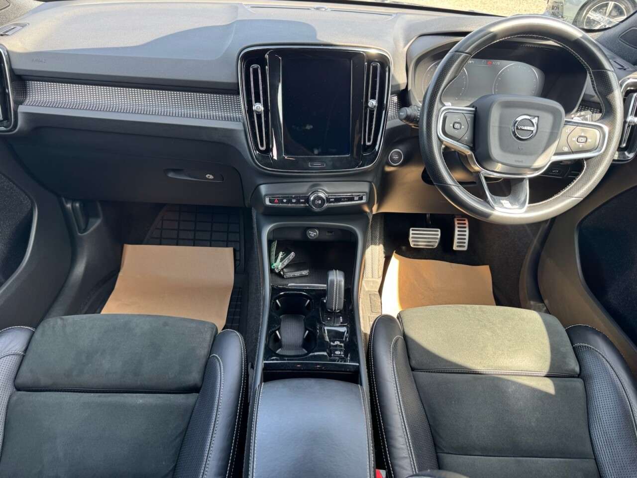 2020 VOLVO XC40 2020 VOLVO XC40