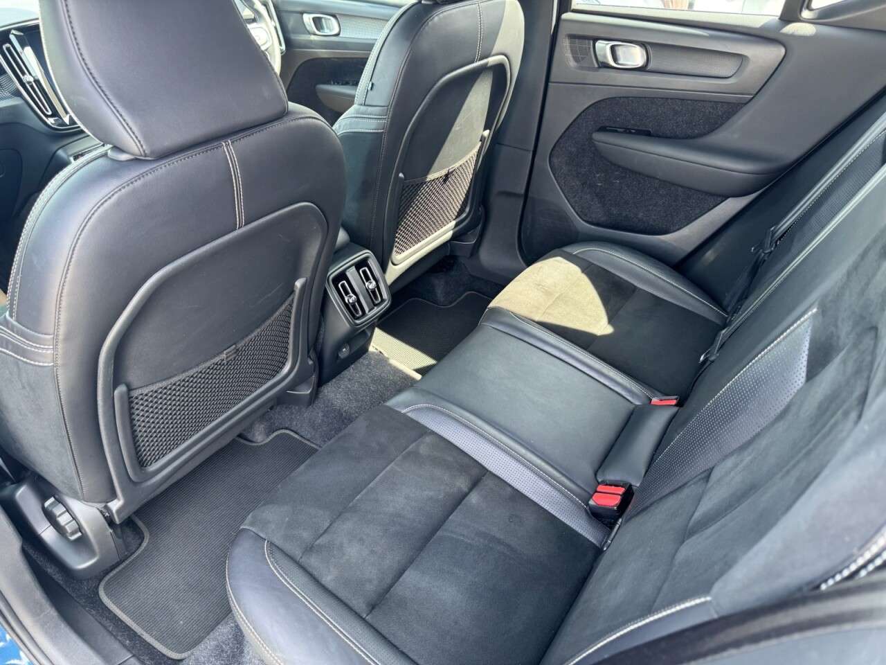 2020 VOLVO XC40 2020 VOLVO XC40