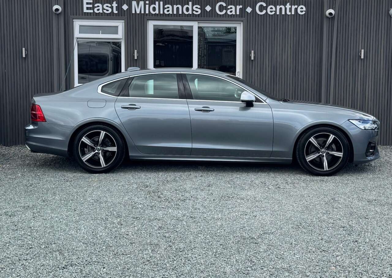 A 2018 VOLVO S90 2.0 D4 R-Design Saloon 4dr Diesel Auto Euro 6 (s/s) (190 ps) A 2018 VOLVO S90 2.0 D4 R-Design Saloon 4dr Diesel Auto Euro 6 (s/s) (190 ps)