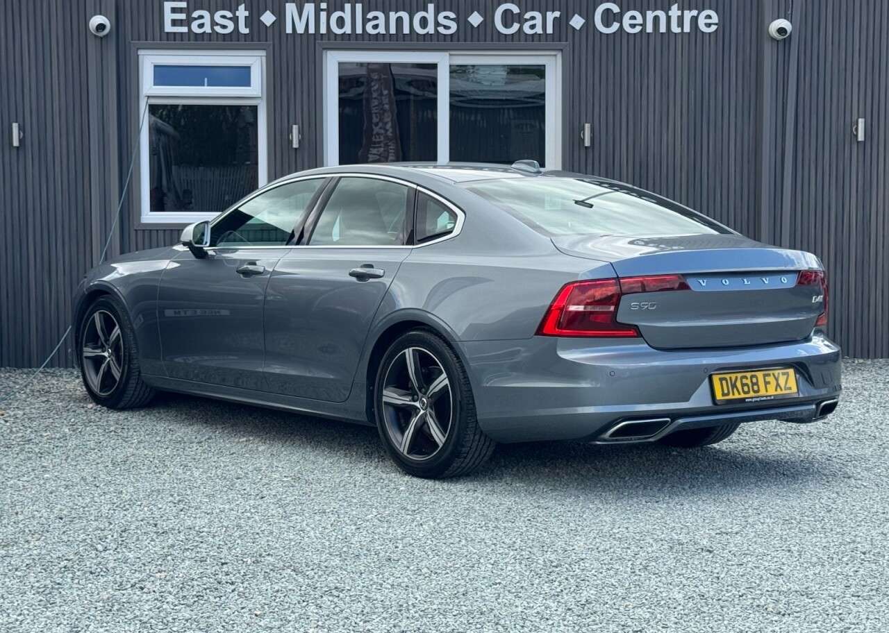 2018 VOLVO S90 2018 VOLVO S90