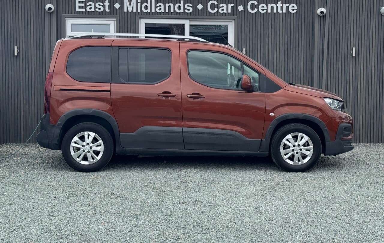 A 2019 PEUGEOT RIFTER 1.5 BlueHDi Allure Standard MPV 5dr Diesel Manual Euro 6 (100 ps) A 2019 PEUGEOT RIFTER 1.5 BlueHDi Allure Standard MPV 5dr Diesel Manual Euro 6 (100 ps)