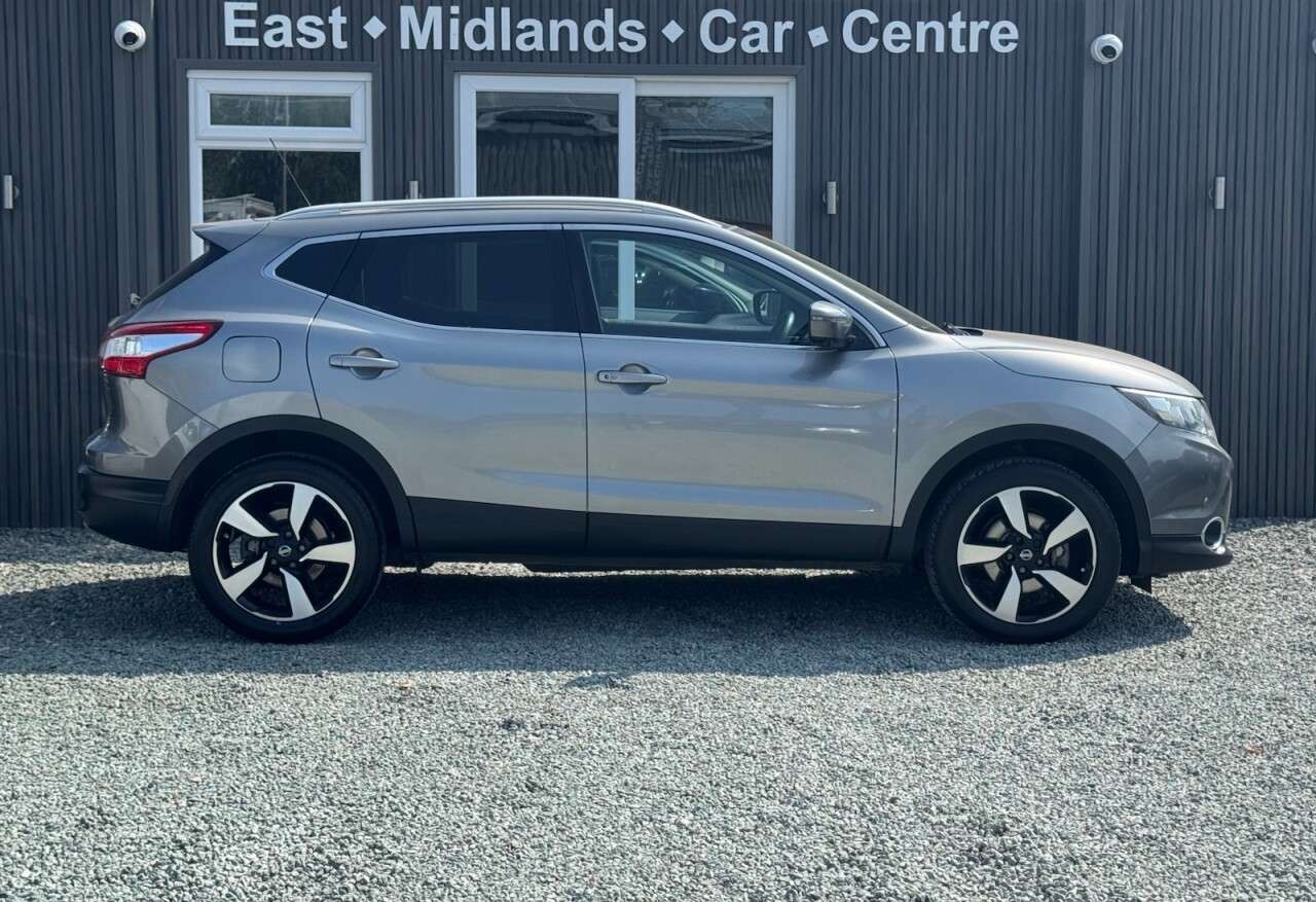 A 2016 NISSAN QASHQAI 1.2 DIG-T N-Connecta SUV 5dr Petrol Manual 2WD Euro 6 (s/s) (115 ps) A 2016 NISSAN QASHQAI 1.2 DIG-T N-Connecta SUV 5dr Petrol Manual 2WD Euro 6 (s/s) (115 ps)