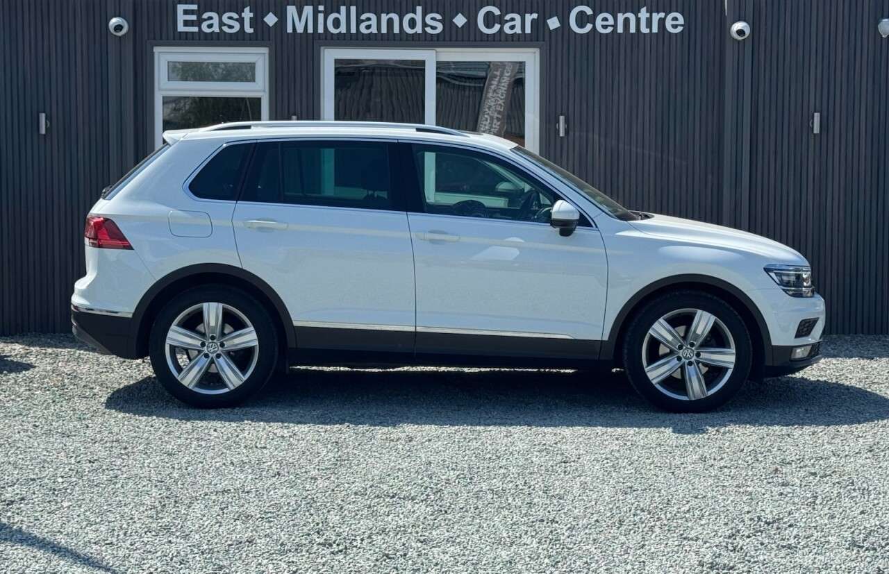 A 2020 VOLKSWAGEN TIGUAN 2.0 TDI SEL SUV 5dr Diesel DSG Euro 6 (s/s) (150 ps) A 2020 VOLKSWAGEN TIGUAN 2.0 TDI SEL SUV 5dr Diesel DSG Euro 6 (s/s) (150 ps)