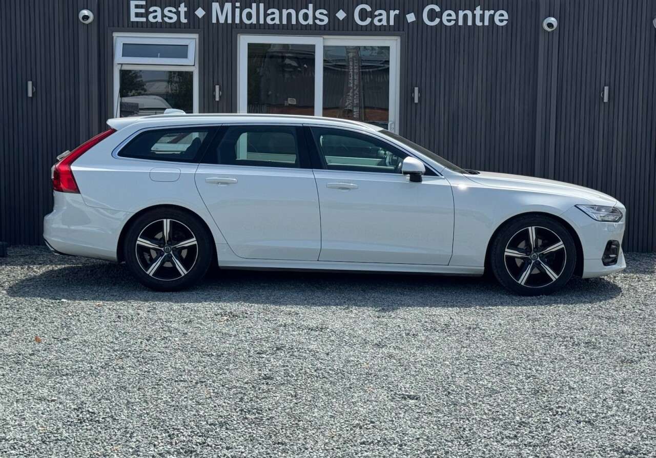 A 2019 VOLVO V90 2.0 D4 R-Design Estate 5dr Diesel Auto Euro 6 (s/s) (190 ps) A 2019 VOLVO V90 2.0 D4 R-Design Estate 5dr Diesel Auto Euro 6 (s/s) (190 ps)