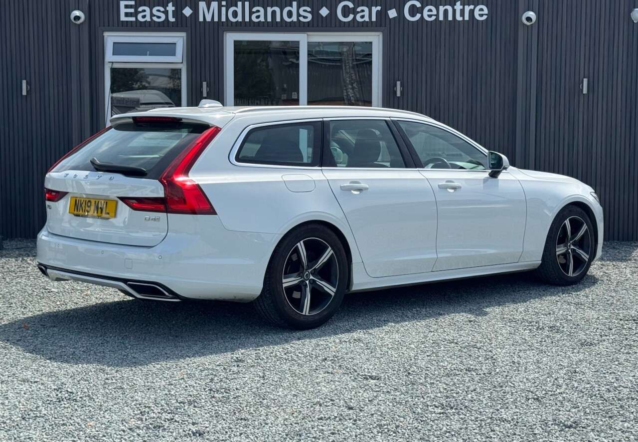 A 2019 VOLVO V90 2.0 D4 R-Design Estate 5dr Diesel Auto Euro 6 (s/s) (190 ps) A 2019 VOLVO V90 2.0 D4 R-Design Estate 5dr Diesel Auto Euro 6 (s/s) (190 ps)