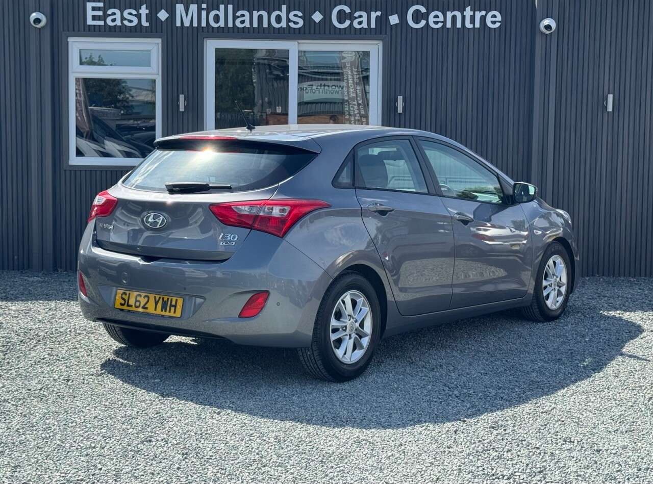 A 2012 HYUNDAI I30 1.6 CRDi Active Hatchback 5dr Diesel Auto Euro 5 (110 ps) A 2012 HYUNDAI I30 1.6 CRDi Active Hatchback 5dr Diesel Auto Euro 5 (110 ps)