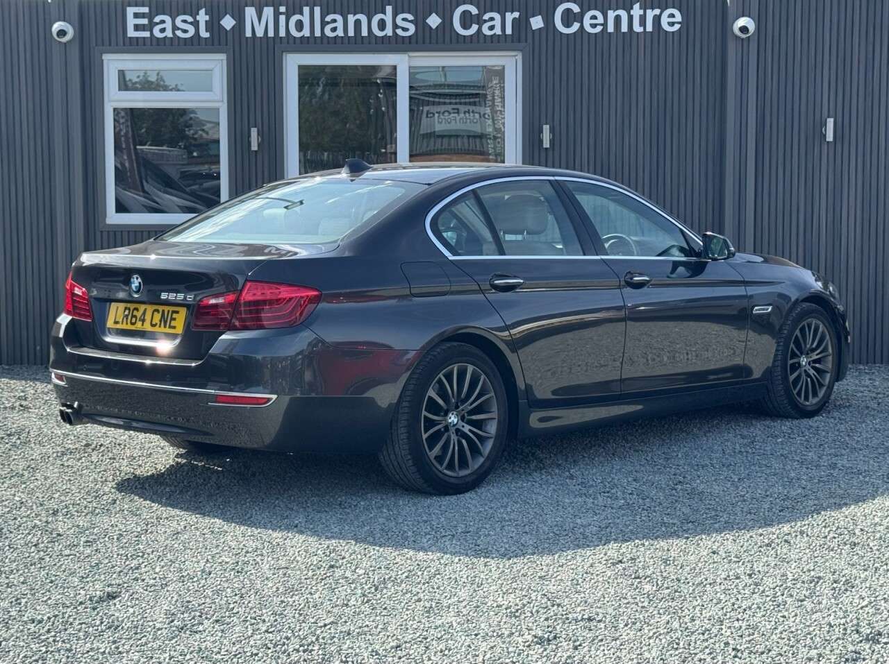 A 2014 BMW 5 SERIES 2.0 525d Luxury Saloon 4dr Diesel Auto Euro 6 (s/s) (218 ps) A 2014 BMW 5 SERIES 2.0 525d Luxury Saloon 4dr Diesel Auto Euro 6 (s/s) (218 ps)