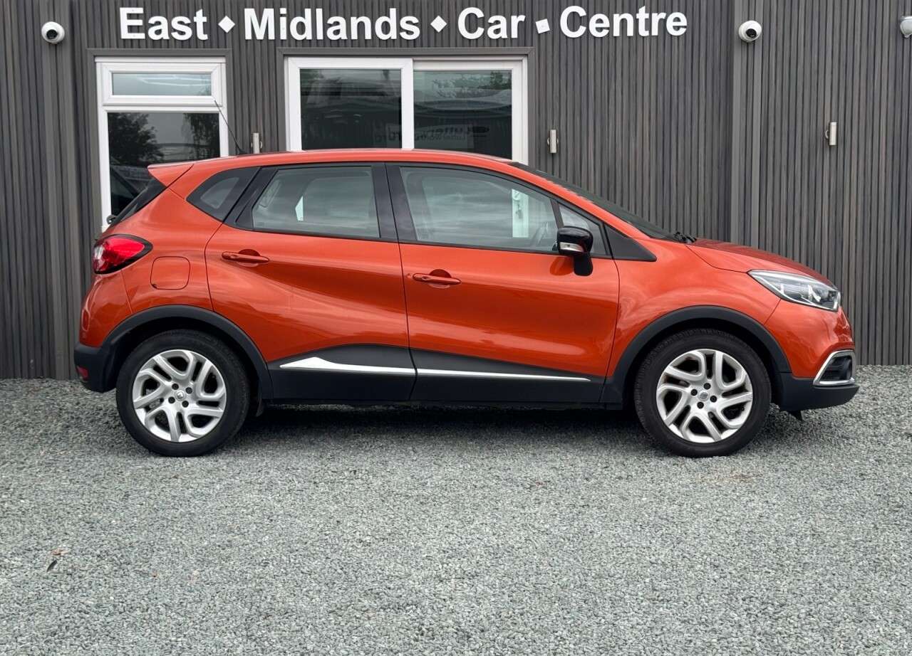 A 2015 RENAULT CAPTUR 0.9 TCe ENERGY Dynamique Nav SUV 5dr Petrol Manual Euro 6 (s/s) (90 ps) A 2015 RENAULT CAPTUR 0.9 TCe ENERGY Dynamique Nav SUV 5dr Petrol Manual Euro 6 (s/s) (90 ps)