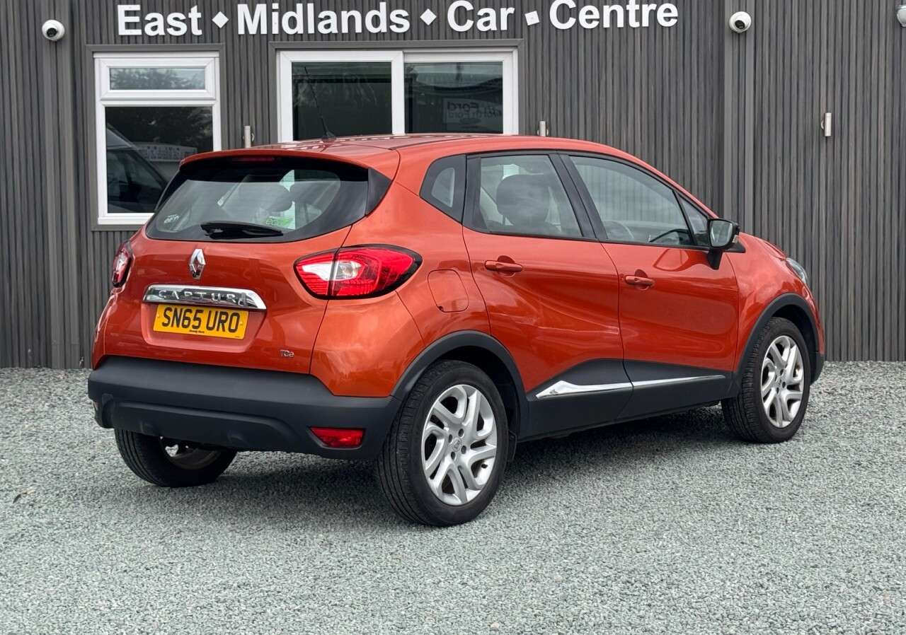 A 2015 RENAULT CAPTUR 0.9 TCe ENERGY Dynamique Nav SUV 5dr Petrol Manual Euro 6 (s/s) (90 ps) A 2015 RENAULT CAPTUR 0.9 TCe ENERGY Dynamique Nav SUV 5dr Petrol Manual Euro 6 (s/s) (90 ps)