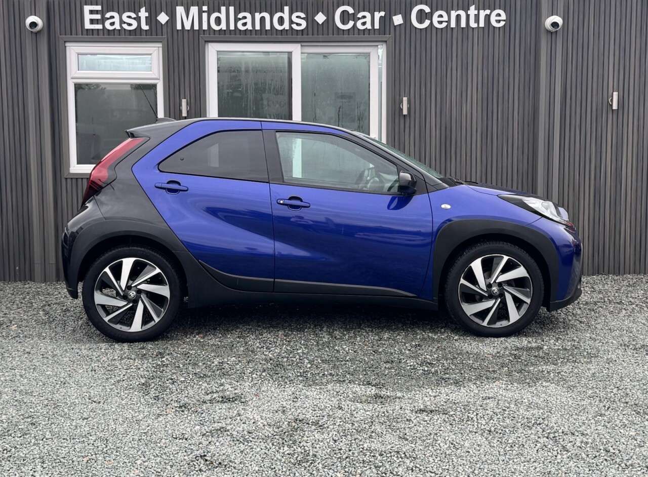A 2024 TOYOTA AYGO X 1.0 VVT-i Edge Hatchback 5dr Petrol Manual Euro 6 (s/s) (72 ps) A 2024 TOYOTA AYGO X 1.0 VVT-i Edge Hatchback 5dr Petrol Manual Euro 6 (s/s) (72 ps)