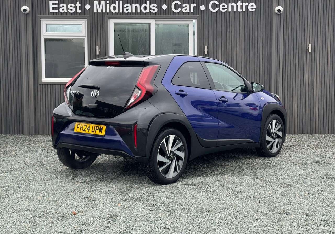 A 2024 TOYOTA AYGO X 1.0 VVT-i Edge Hatchback 5dr Petrol Manual Euro 6 (s/s) (72 ps) A 2024 TOYOTA AYGO X 1.0 VVT-i Edge Hatchback 5dr Petrol Manual Euro 6 (s/s) (72 ps)