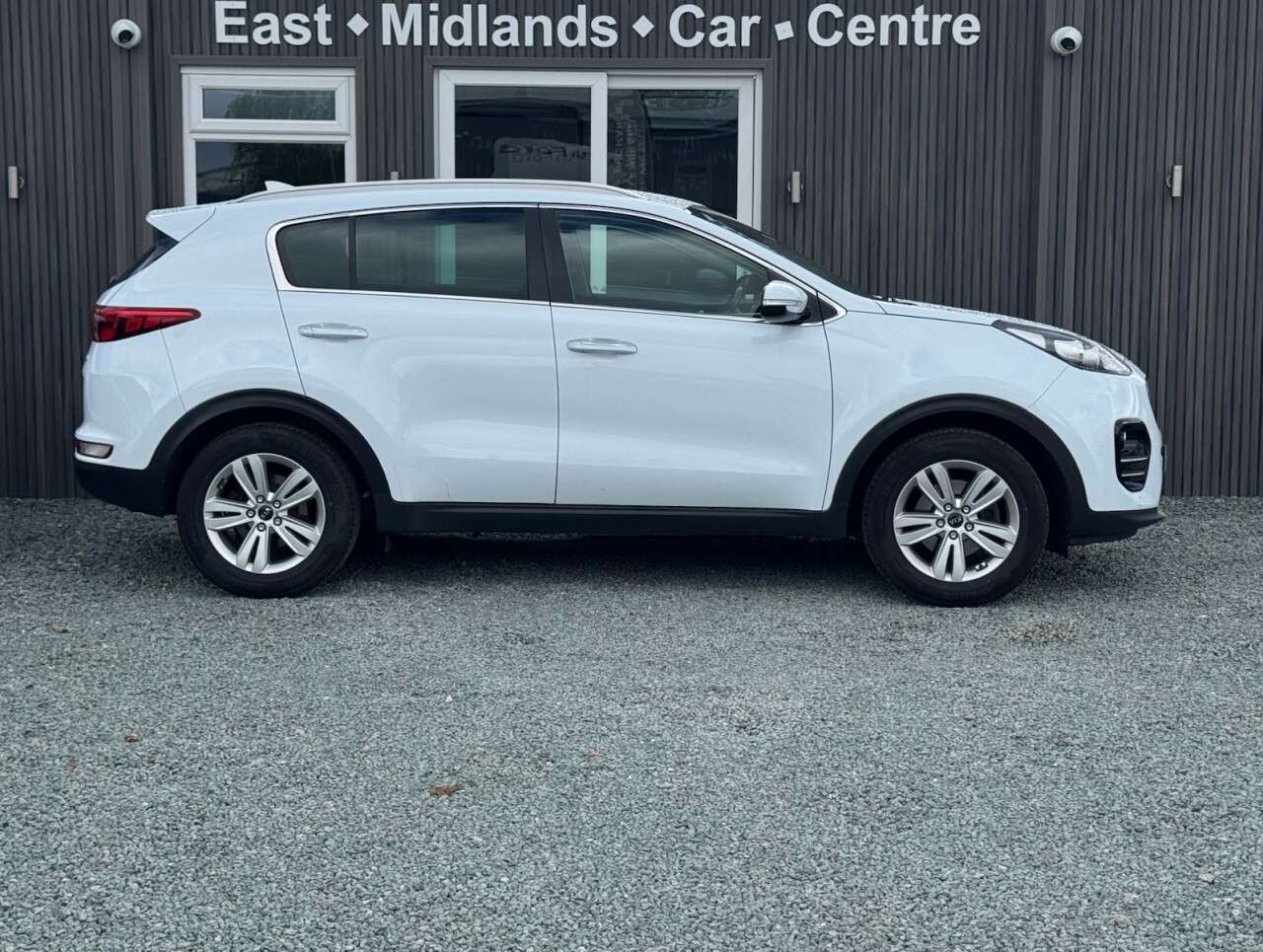 A 2018 KIA SPORTAGE 1.6 GDi 2 SUV 5dr Petrol Manual Euro 6 (s/s) (130 bhp) A 2018 KIA SPORTAGE 1.6 GDi 2 SUV 5dr Petrol Manual Euro 6 (s/s) (130 bhp)