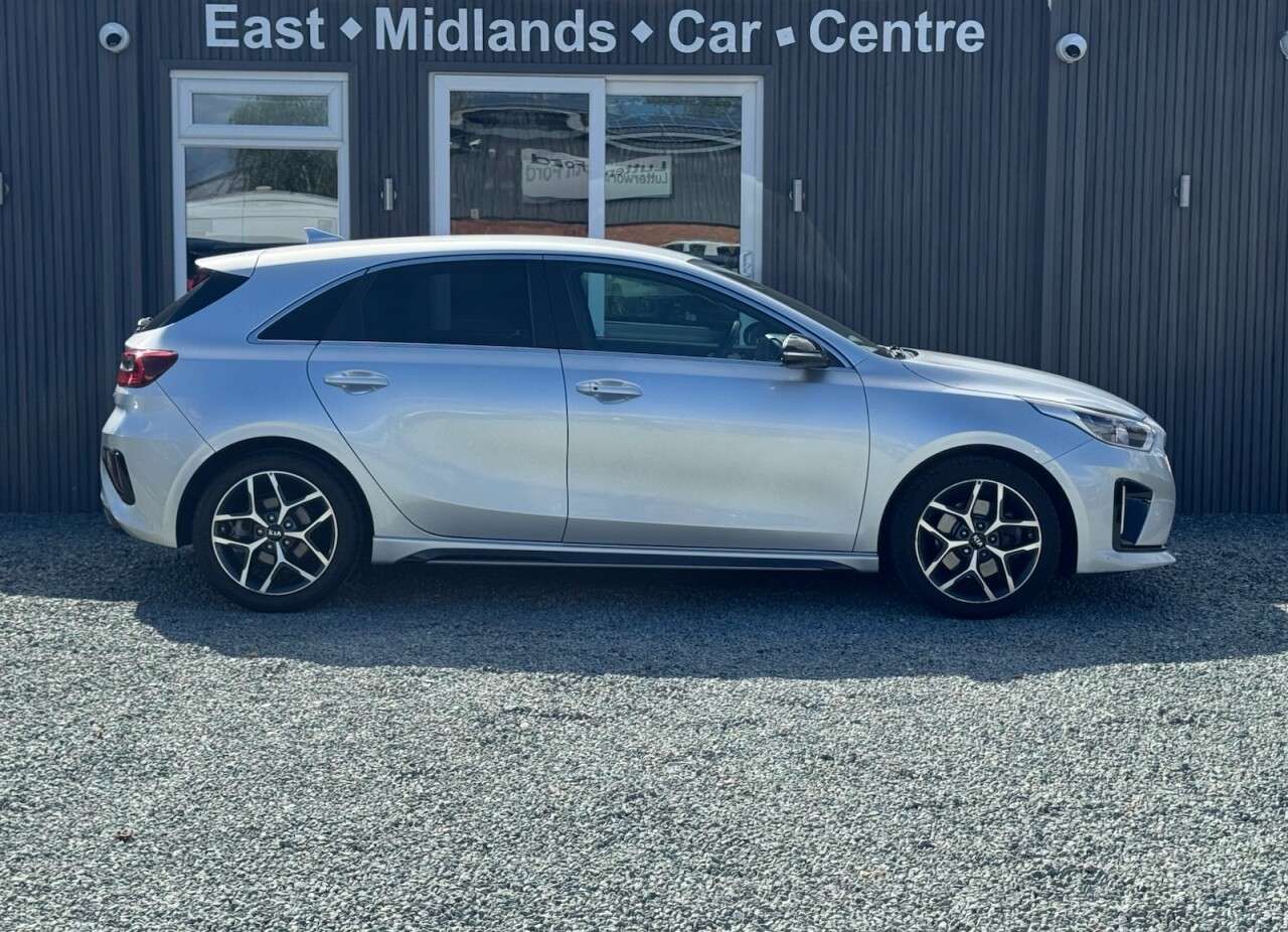 A 2019 KIA CEED 1.0 T-GDi GT-Line Hatchback 5dr Petrol Manual Euro 6 (s/s) (118 bhp) A 2019 KIA CEED 1.0 T-GDi GT-Line Hatchback 5dr Petrol Manual Euro 6 (s/s) (118 bhp)