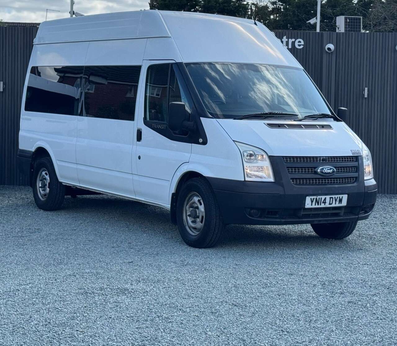 A 2014 FORD TRANSIT 2.2 TDCi 350 Panel Van 3dr Diesel Manual FWD L2 H3 (209 g/km, 123 bhp) A 2014 FORD TRANSIT 2.2 TDCi 350 Panel Van 3dr Diesel Manual FWD L2 H3 (209 g/km, 123 bhp)