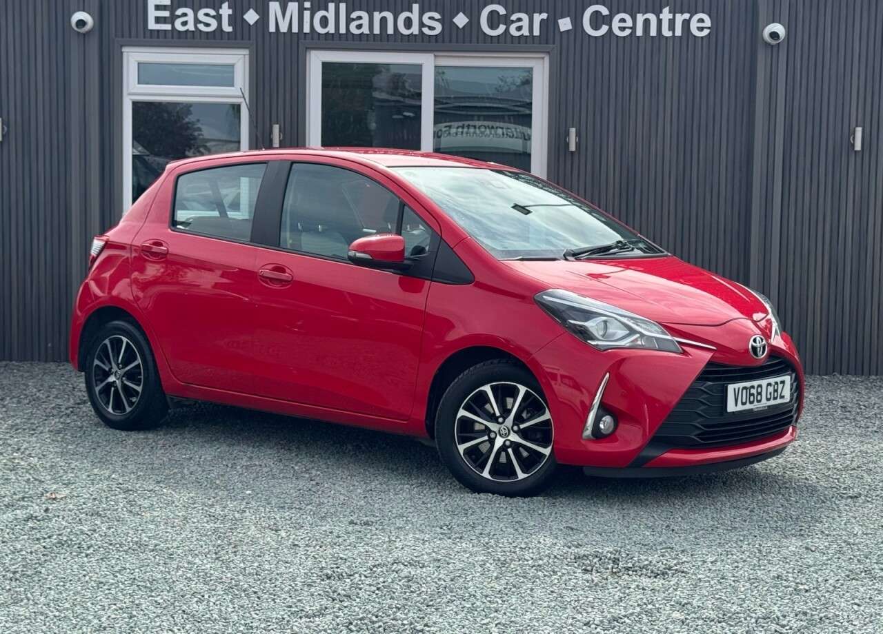 A 2018 TOYOTA YARIS 1.5 VVT-i Icon Tech Hatchback 5dr Petrol Manual Euro 6 (111 ps) A 2018 TOYOTA YARIS 1.5 VVT-i Icon Tech Hatchback 5dr Petrol Manual Euro 6 (111 ps)