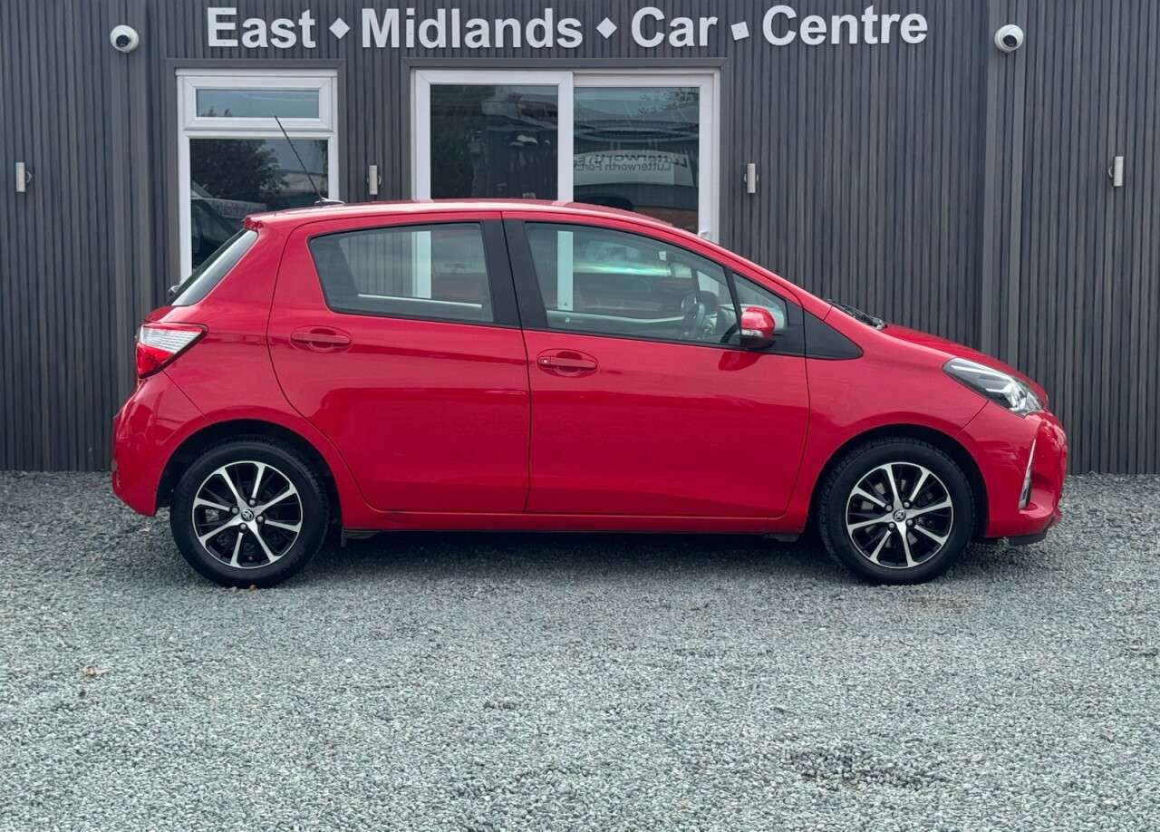 A 2018 TOYOTA YARIS 1.5 VVT-i Icon Tech Hatchback 5dr Petrol Manual Euro 6 (111 ps) A 2018 TOYOTA YARIS 1.5 VVT-i Icon Tech Hatchback 5dr Petrol Manual Euro 6 (111 ps)