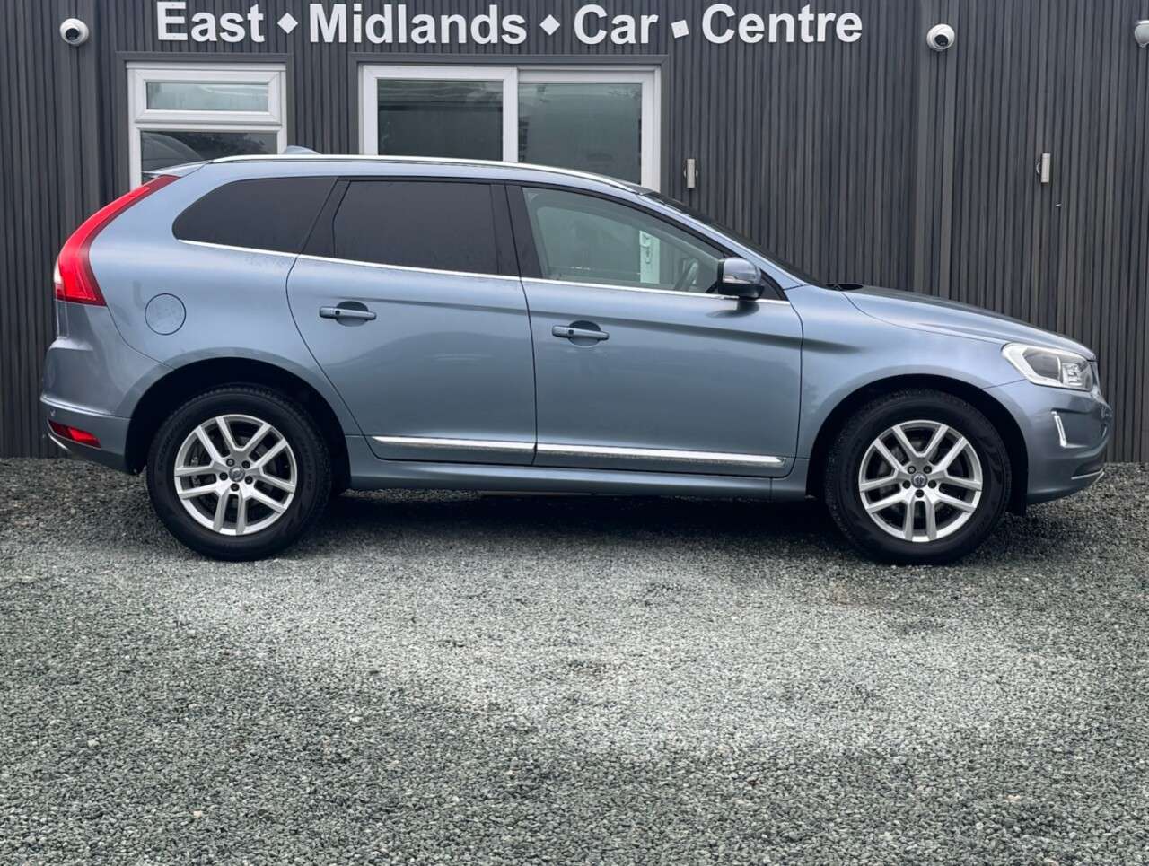 A 2017 VOLVO XC60 2.0 D4 SE Lux Nav SUV 5dr Diesel Auto Euro 6 (s/s) (190 ps) A 2017 VOLVO XC60 2.0 D4 SE Lux Nav SUV 5dr Diesel Auto Euro 6 (s/s) (190 ps)