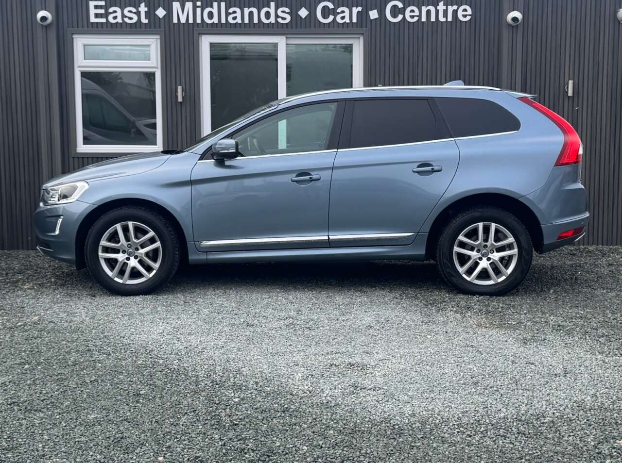 2017 VOLVO XC60 2017 VOLVO XC60