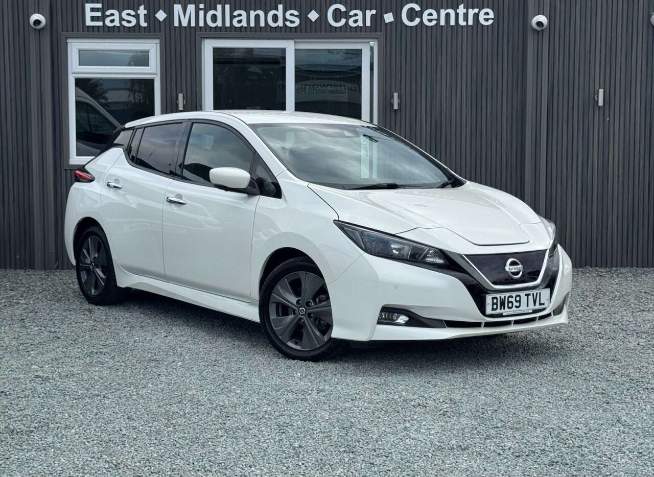 A 2020 NISSAN LEAF 40kWh N-Connecta Hatchback 5dr Electric Auto (150 ps) A 2020 NISSAN LEAF 40kWh N-Connecta Hatchback 5dr Electric Auto (150 ps)