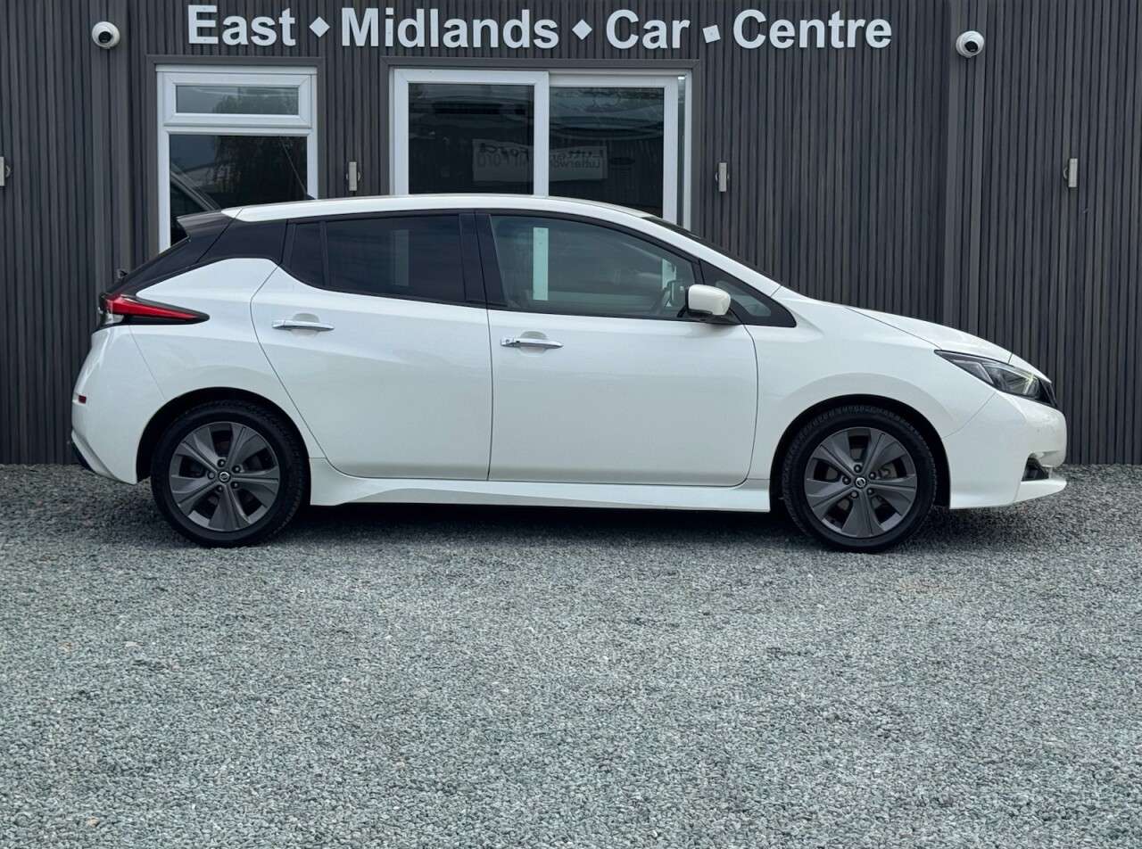 A 2020 NISSAN LEAF 40kWh N-Connecta Hatchback 5dr Electric Auto (150 ps) A 2020 NISSAN LEAF 40kWh N-Connecta Hatchback 5dr Electric Auto (150 ps)
