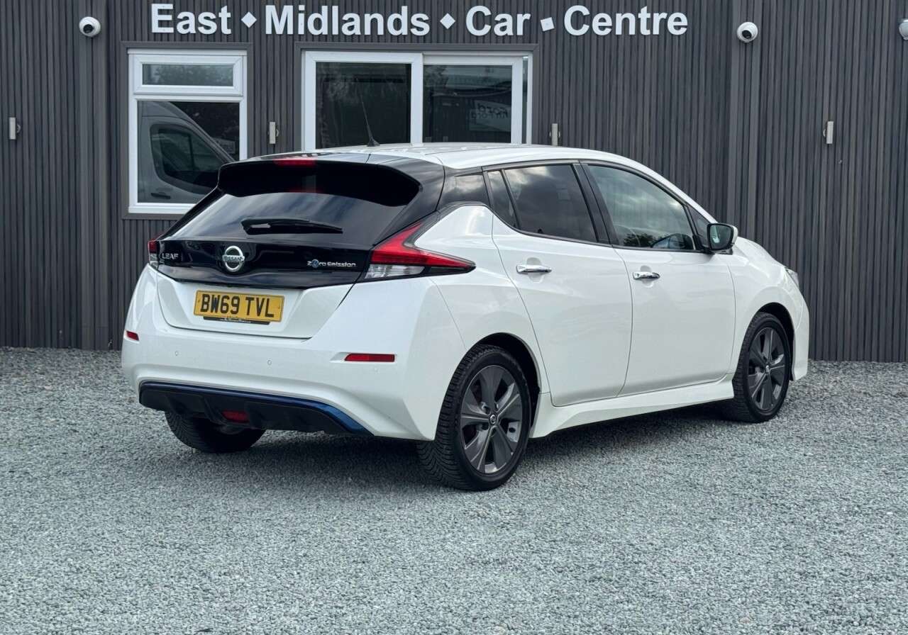 A 2020 NISSAN LEAF 40kWh N-Connecta Hatchback 5dr Electric Auto (150 ps) A 2020 NISSAN LEAF 40kWh N-Connecta Hatchback 5dr Electric Auto (150 ps)
