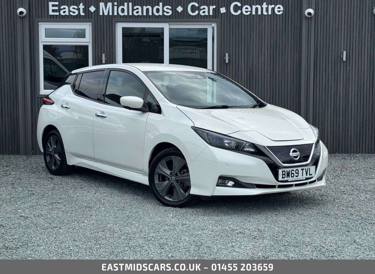 A 2020 NISSAN LEAF 40kWh N-Connecta Hatchback 5dr Electric Auto (150 ps) A 2020 NISSAN LEAF 40kWh N-Connecta Hatchback 5dr Electric Auto (150 ps)