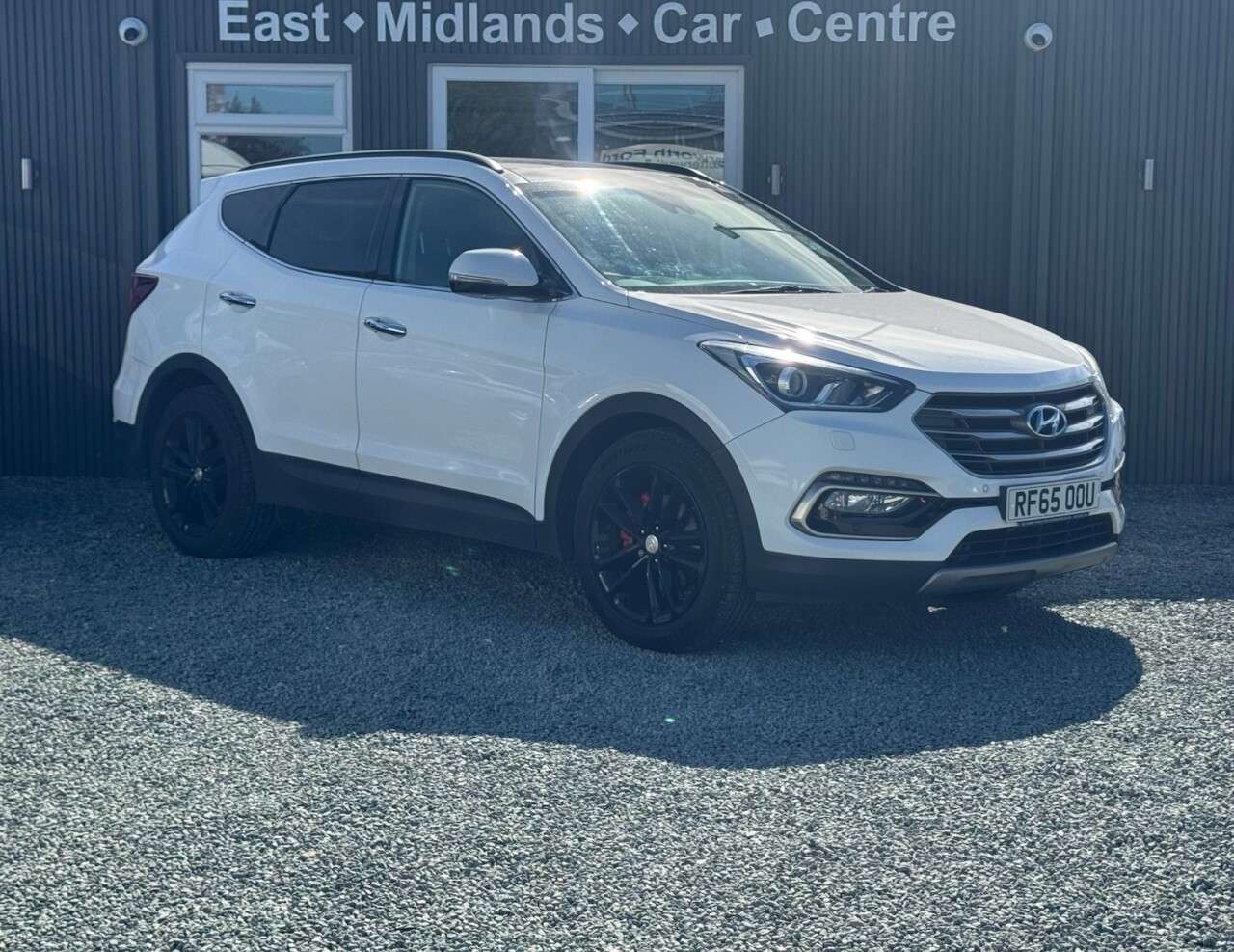 A 2016 HYUNDAI SANTA FE 2.2l 5dr Auto 197 BHP A 2016 HYUNDAI SANTA FE 2.2l 5dr Auto 197 BHP