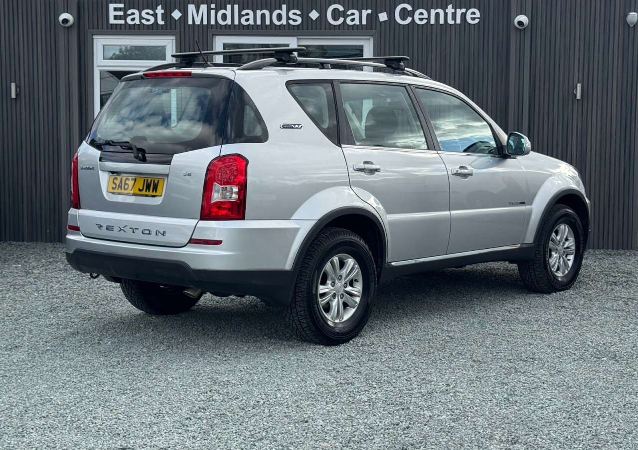 A 2017 SSANGYONG REXTON 2.2D SE SUV 5dr Diesel T-Tronic 4WD Euro 6 (178 ps) A 2017 SSANGYONG REXTON 2.2D SE SUV 5dr Diesel T-Tronic 4WD Euro 6 (178 ps)