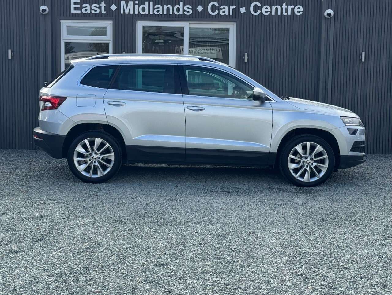 A 2019 SKODA KAROQ 1.6 TDI SE L SUV 5dr Diesel DSG Euro 6 (s/s) (115 ps) A 2019 SKODA KAROQ 1.6 TDI SE L SUV 5dr Diesel DSG Euro 6 (s/s) (115 ps)