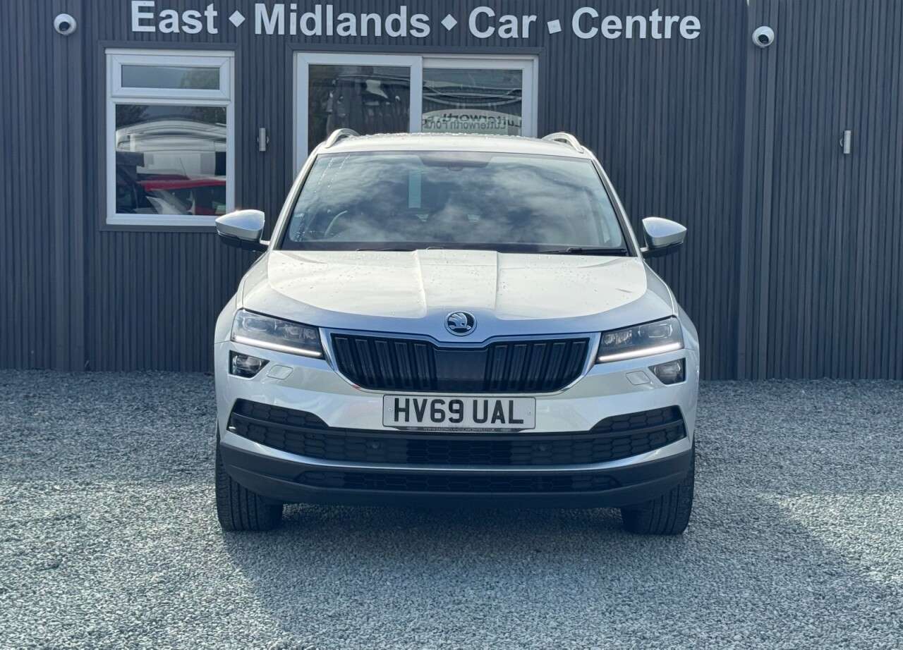 A 2019 SKODA KAROQ 1.6 TDI SE L SUV 5dr Diesel DSG Euro 6 (s/s) (115 ps) A 2019 SKODA KAROQ 1.6 TDI SE L SUV 5dr Diesel DSG Euro 6 (s/s) (115 ps)