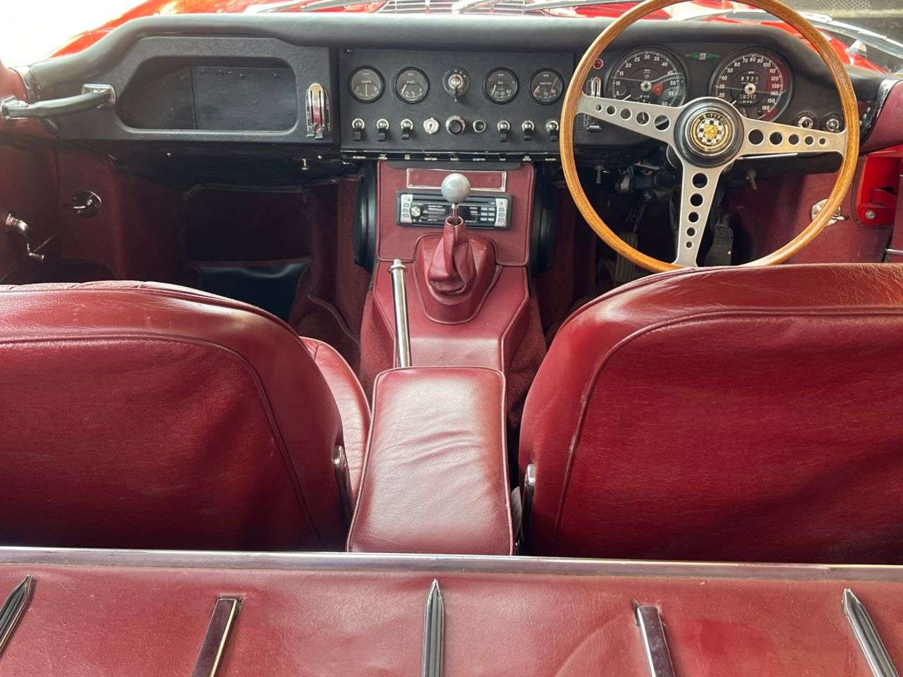 1965 JAGUAR E-TYPE 1965 JAGUAR E-TYPE