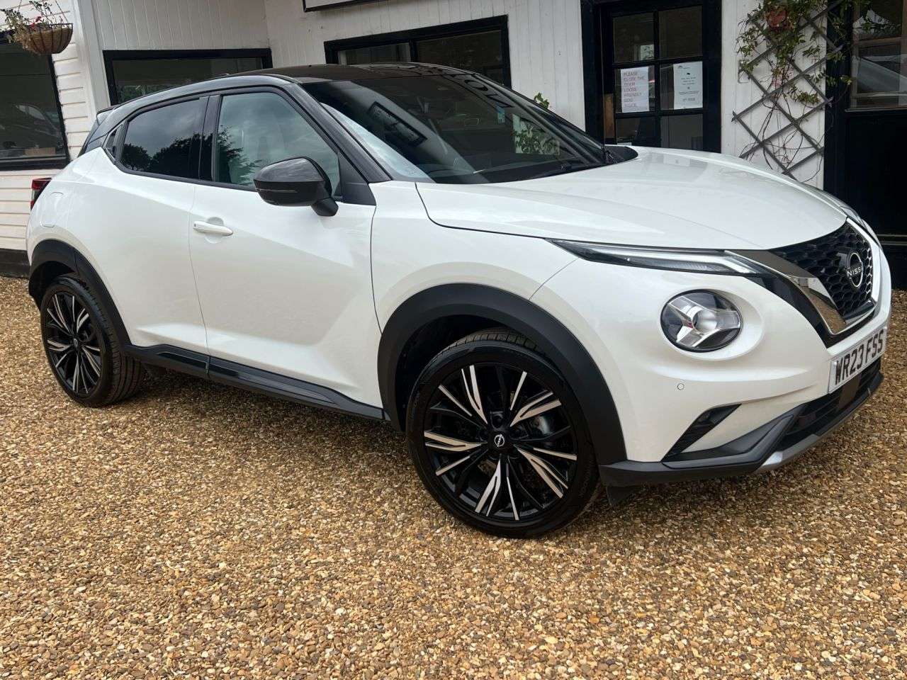 A 2023 NISSAN JUKE 1.0 DIG-T Tekna+ SUV 5dr Petrol DCT Auto Euro 6 (s/s) (117 ps) A 2023 NISSAN JUKE 1.0 DIG-T Tekna+ SUV 5dr Petrol DCT Auto Euro 6 (s/s) (117 ps)
