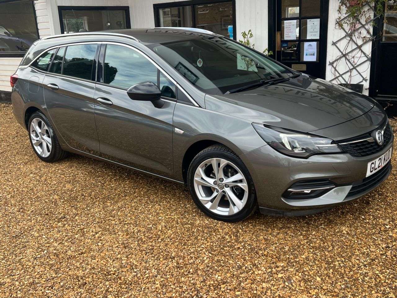 A 2021 VAUXHALL ASTRA 1.2 Turbo SRi Nav Sports Tourer 5dr Petrol Manual Euro 6 (s/s) (145 ps) A 2021 VAUXHALL ASTRA 1.2 Turbo SRi Nav Sports Tourer 5dr Petrol Manual Euro 6 (s/s) (145 ps)