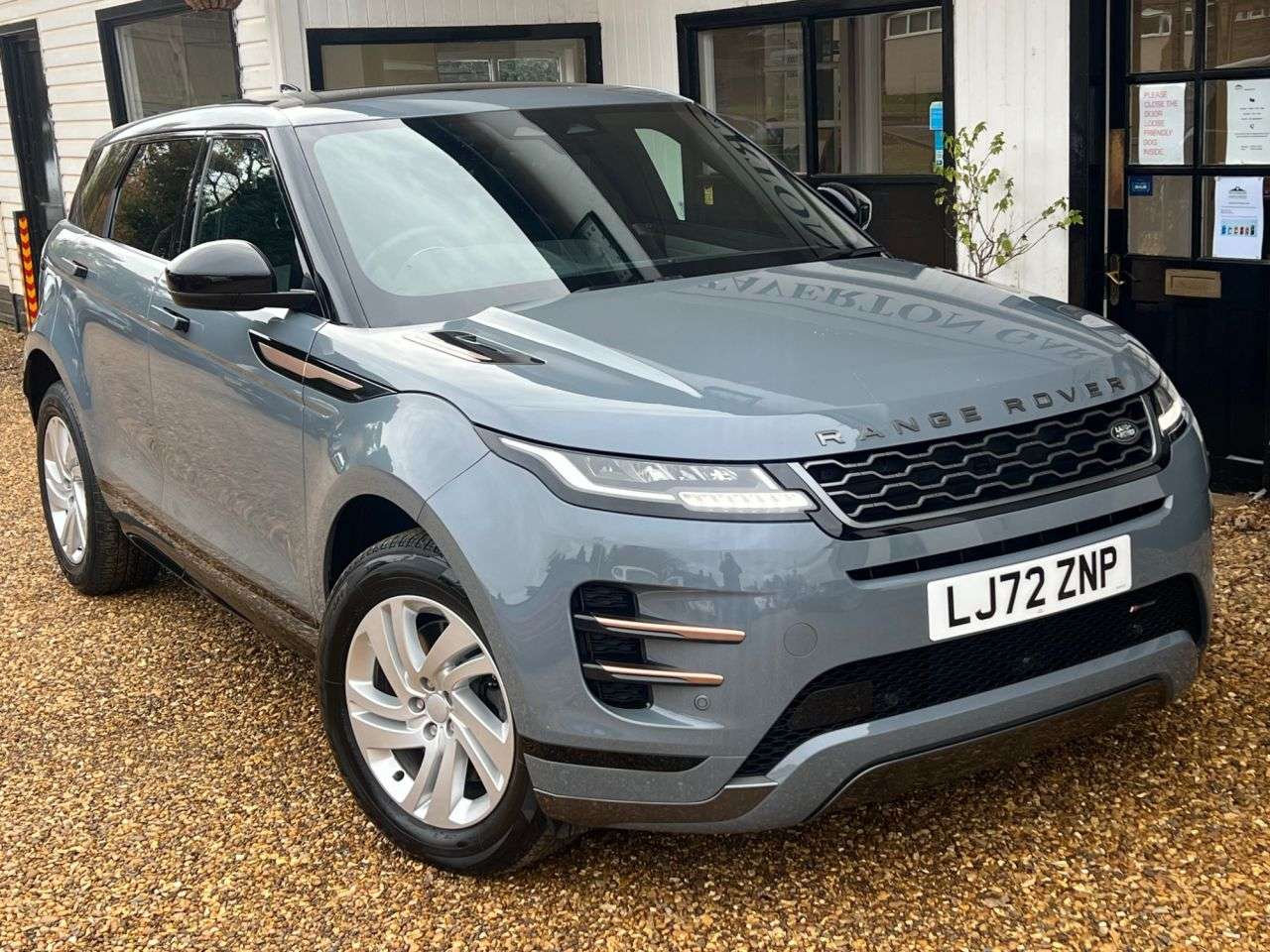 A 2022 LAND ROVER RANGE ROVER EVOQUE 2.0 D200 MHEV R-Dynamic S SUV 5dr Diesel Auto 4WD Euro 6 (s/s) (204 ps) A 2022 LAND ROVER RANGE ROVER EVOQUE 2.0 D200 MHEV R-Dynamic S SUV 5dr Diesel Auto 4WD Euro 6 (s/s) (204 ps)