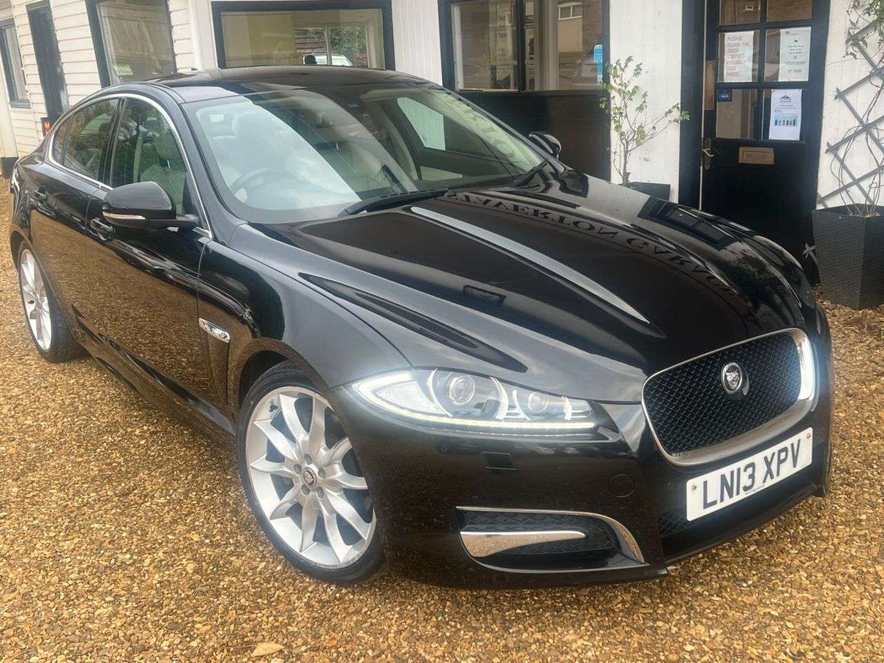 A 2013 JAGUAR XF 3.0 V6 Supercharged Premium Luxury Saloon 4dr Petrol Auto Euro 5 (s/s) (340 A 2013 JAGUAR XF 3.0 V6 Supercharged Premium Luxury Saloon 4dr Petrol Auto Euro 5 (s/s) (340