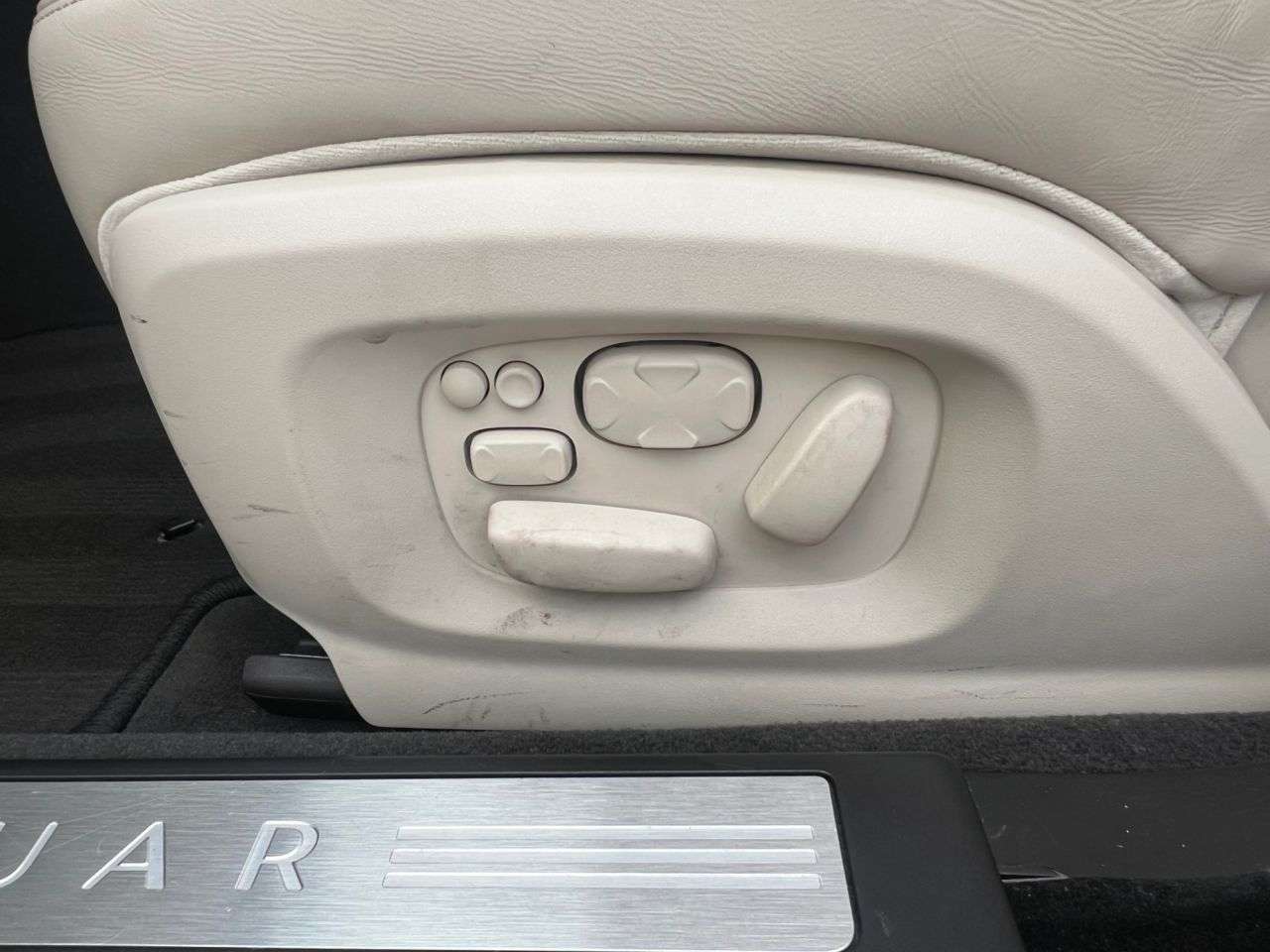 2013 JAGUAR XF 2013 JAGUAR XF