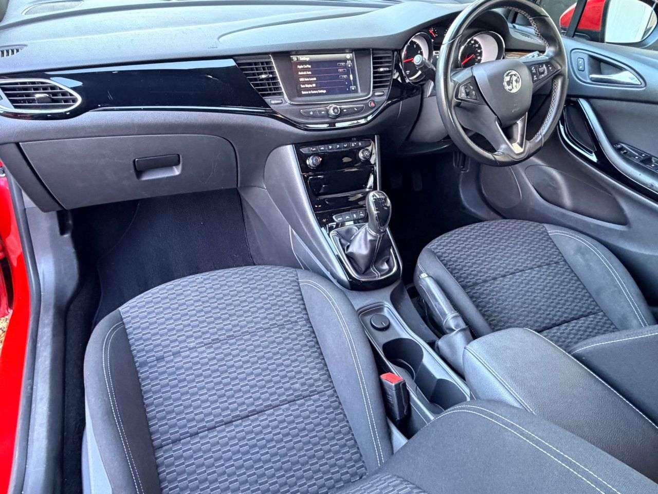 A 2017 VAUXHALL ASTRA 1.4i Turbo SRi Hatchback 5dr Petrol Manual Euro 6 (150 ps) A 2017 VAUXHALL ASTRA 1.4i Turbo SRi Hatchback 5dr Petrol Manual Euro 6 (150 ps)