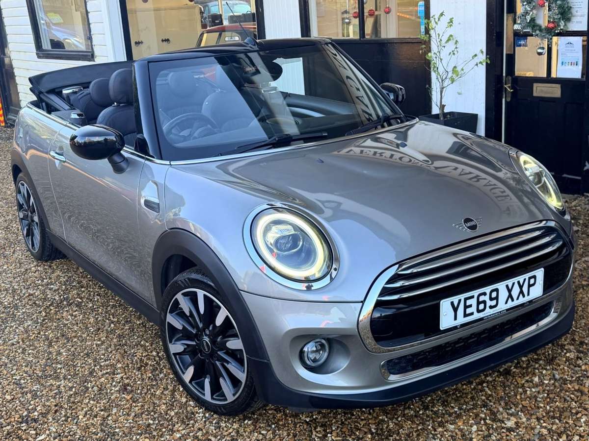 Check out this Mini Convertible 2019 Petrol Manual