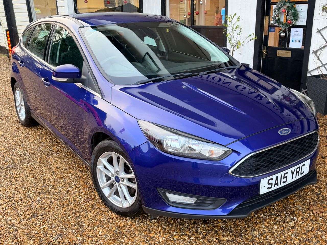 A 2015 FORD FOCUS 1.0T EcoBoost Zetec Hatchback 5dr Petrol Manual Euro 6 (s/s) (125 ps) A 2015 FORD FOCUS 1.0T EcoBoost Zetec Hatchback 5dr Petrol Manual Euro 6 (s/s) (125 ps)