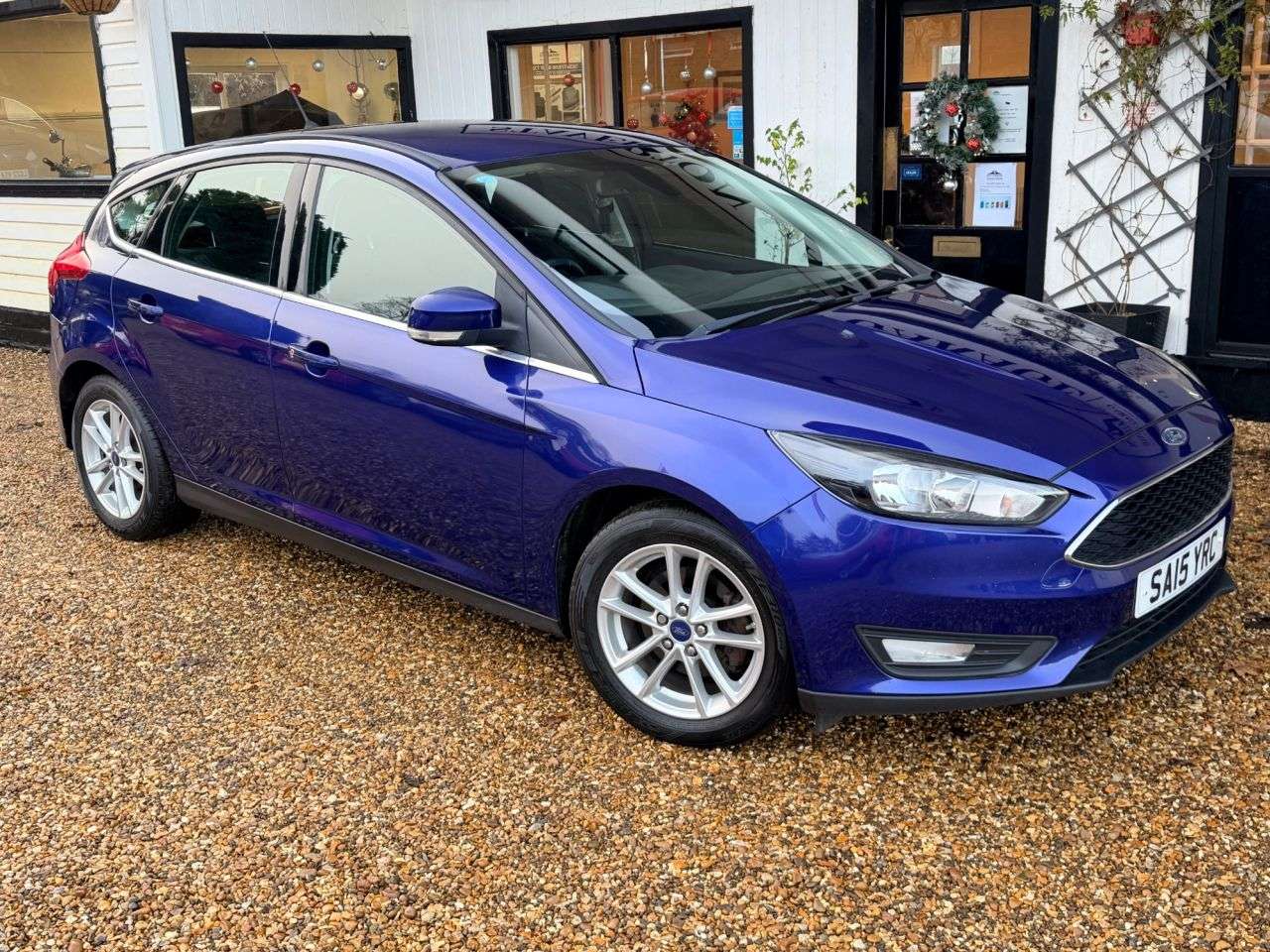 A 2015 FORD FOCUS 1.0T EcoBoost Zetec Hatchback 5dr Petrol Manual Euro 6 (s/s) (125 ps) A 2015 FORD FOCUS 1.0T EcoBoost Zetec Hatchback 5dr Petrol Manual Euro 6 (s/s) (125 ps)