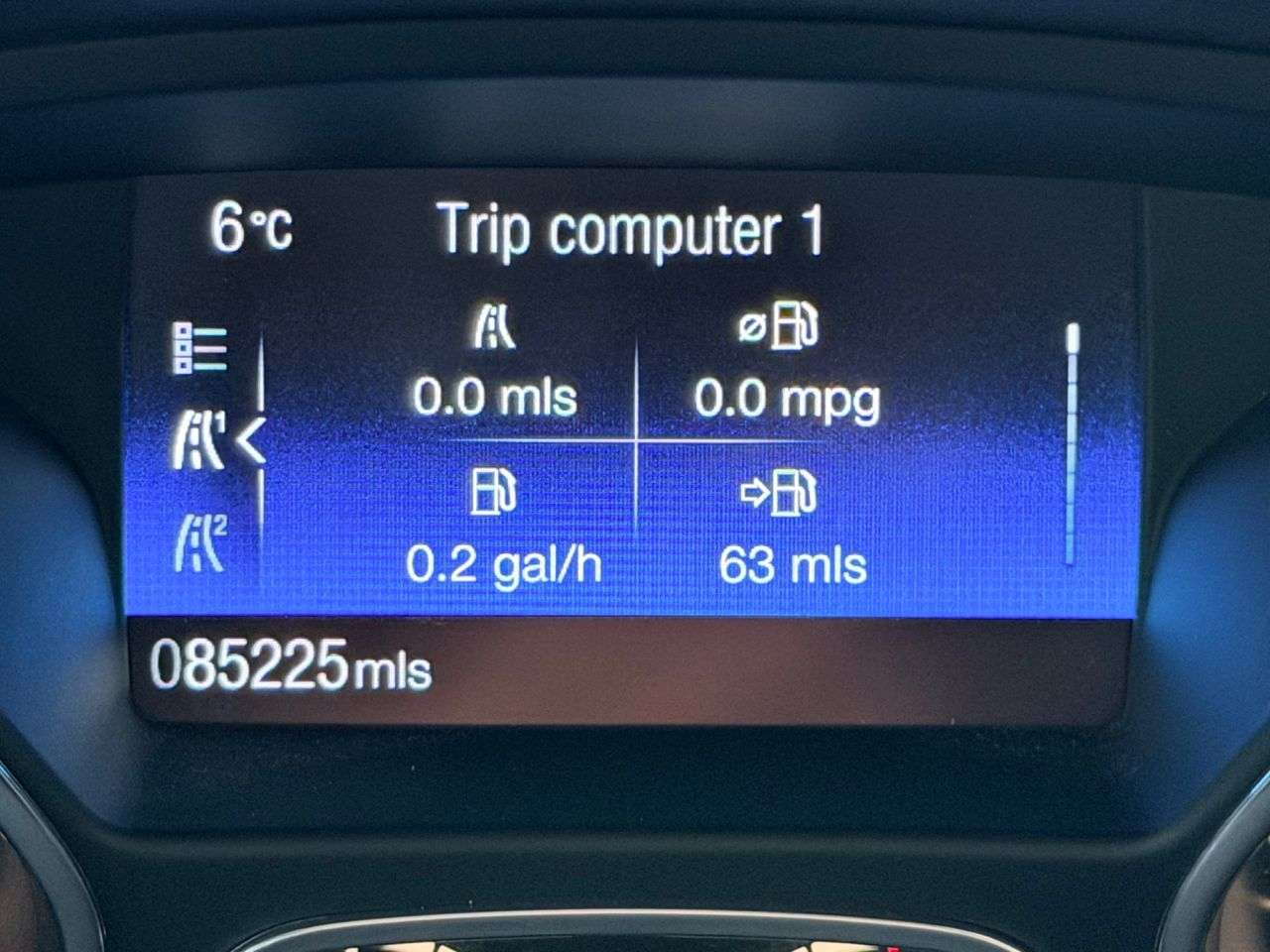 A 2015 FORD FOCUS 1.0T EcoBoost Zetec Hatchback 5dr Petrol Manual Euro 6 (s/s) (125 ps) A 2015 FORD FOCUS 1.0T EcoBoost Zetec Hatchback 5dr Petrol Manual Euro 6 (s/s) (125 ps)