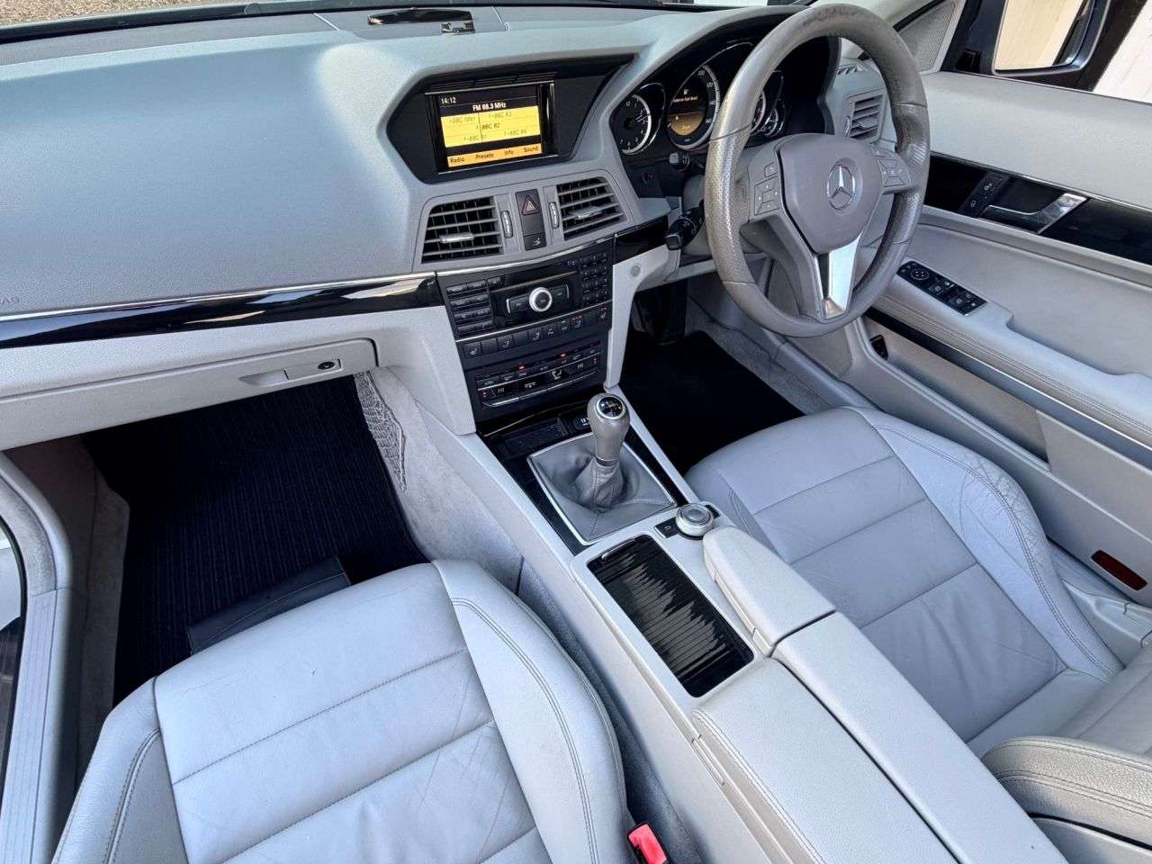 A 2012 MERCEDES-BENZ E-CLASS 1.8 E200 BlueEfficiency SE Edition 125 Cabriolet 2dr Petrol Manual Euro 5 ( A 2012 MERCEDES-BENZ E-CLASS 1.8 E200 BlueEfficiency SE Edition 125 Cabriolet 2dr Petrol Manual Euro 5 (