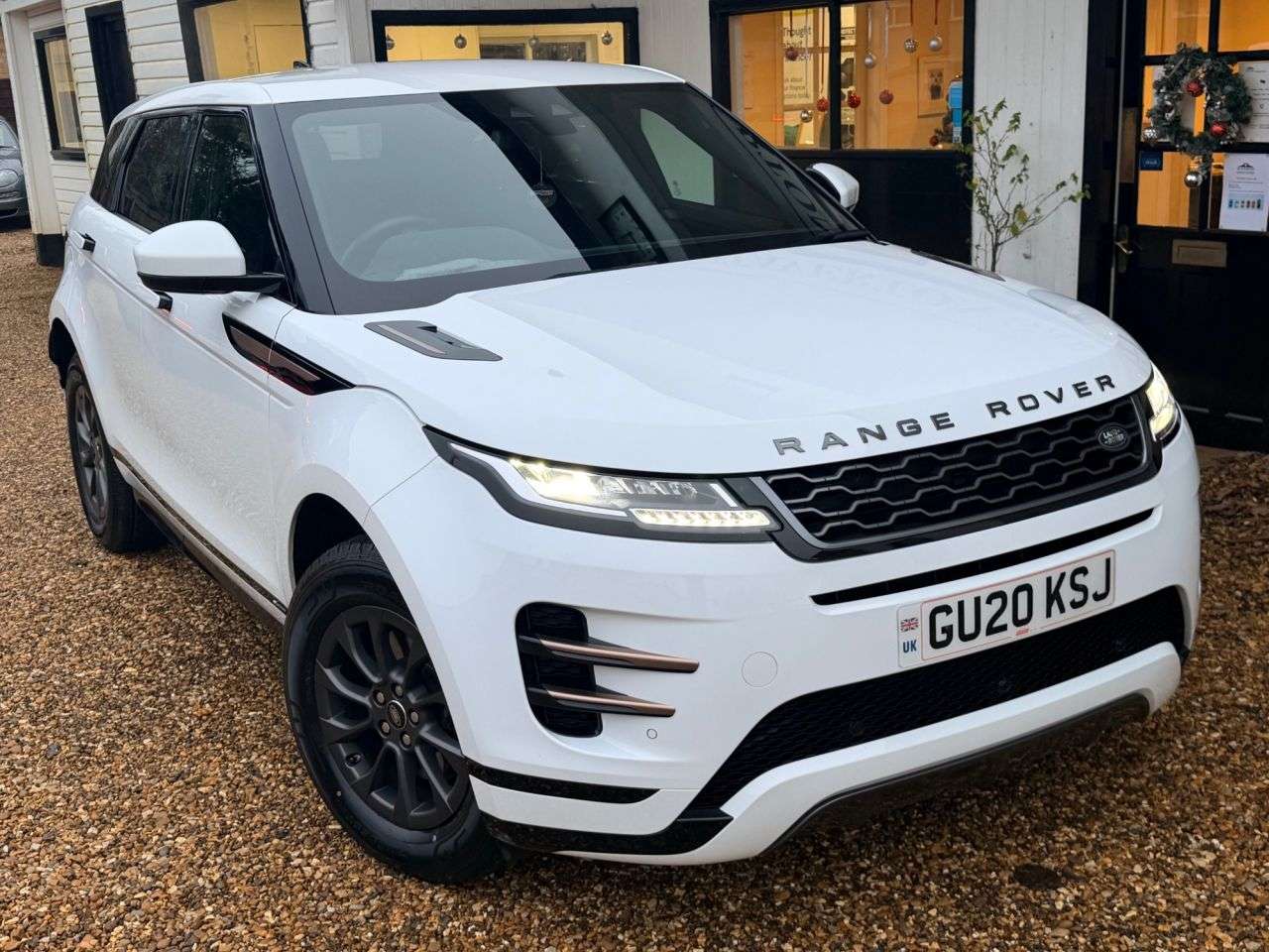 A 2020 LAND ROVER RANGE ROVER EVOQUE 2.0 D150 R-Dynamic SUV 5dr Diesel Manual FWD Euro 6 (s/s) (150 ps) A 2020 LAND ROVER RANGE ROVER EVOQUE 2.0 D150 R-Dynamic SUV 5dr Diesel Manual FWD Euro 6 (s/s) (150 ps)