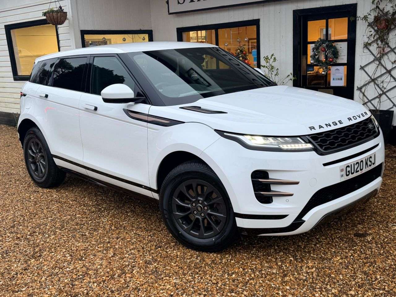 A 2020 LAND ROVER RANGE ROVER EVOQUE 2.0 D150 R-Dynamic SUV 5dr Diesel Manual FWD Euro 6 (s/s) (150 ps) A 2020 LAND ROVER RANGE ROVER EVOQUE 2.0 D150 R-Dynamic SUV 5dr Diesel Manual FWD Euro 6 (s/s) (150 ps)