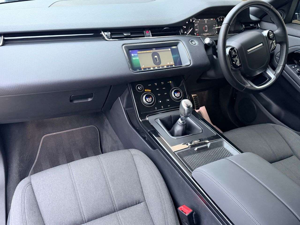 A 2020 LAND ROVER RANGE ROVER EVOQUE 2.0 D150 R-Dynamic SUV 5dr Diesel Manual FWD Euro 6 (s/s) (150 ps) A 2020 LAND ROVER RANGE ROVER EVOQUE 2.0 D150 R-Dynamic SUV 5dr Diesel Manual FWD Euro 6 (s/s) (150 ps)